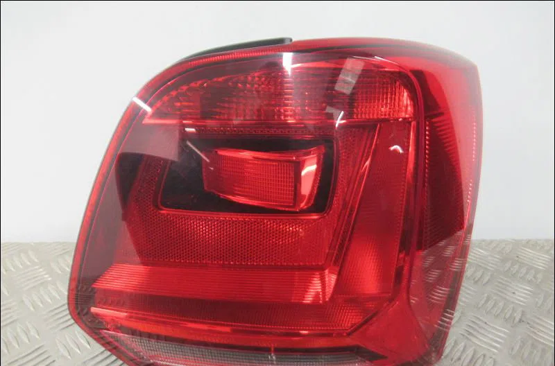 Feu arrière droit Volkswagen POLO V (6R1, 6C1) 1.2 tsi 16v (2014-2017) 5 portes occasion