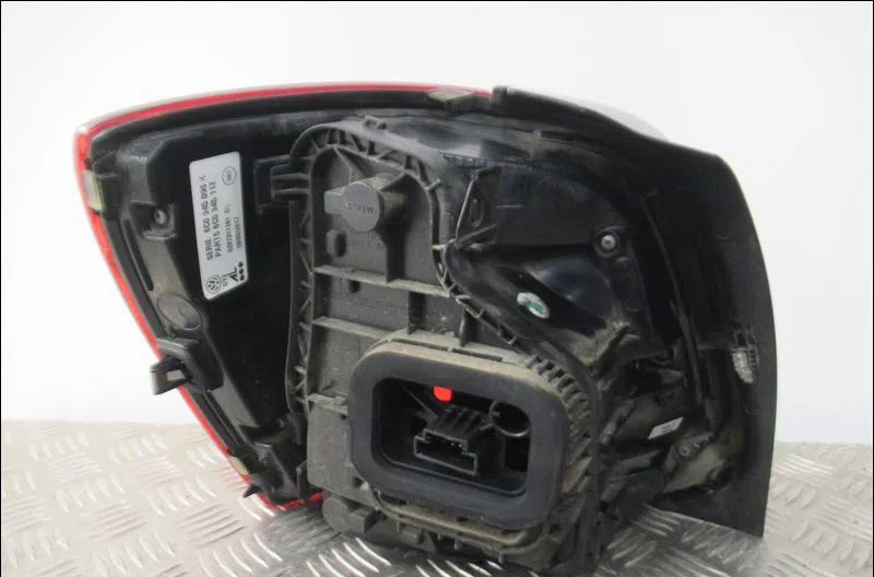Feu arrière droit Volkswagen POLO V (6R1, 6C1) 1.2 tsi 16v (2014-2017) 5 portes occasion