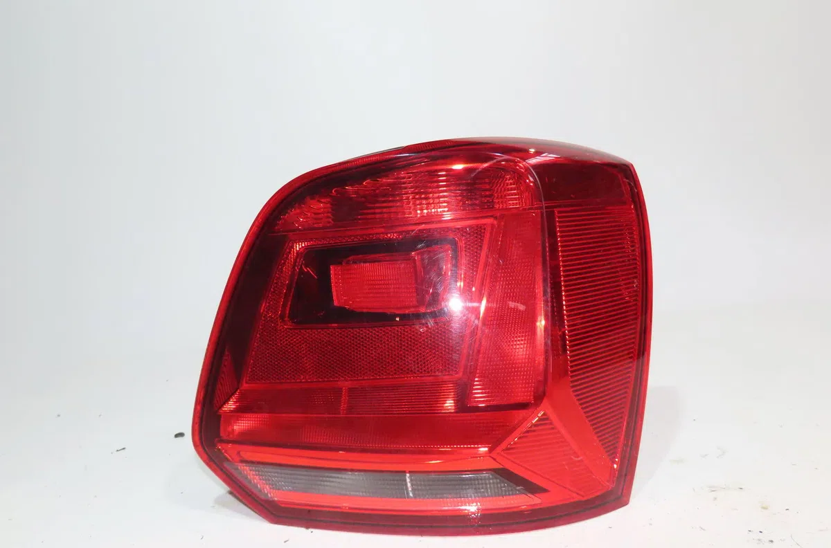 Feu arrière droit Volkswagen POLO V (6R1, 6C1) 1.4 tdi (2014) 5 portes occasion