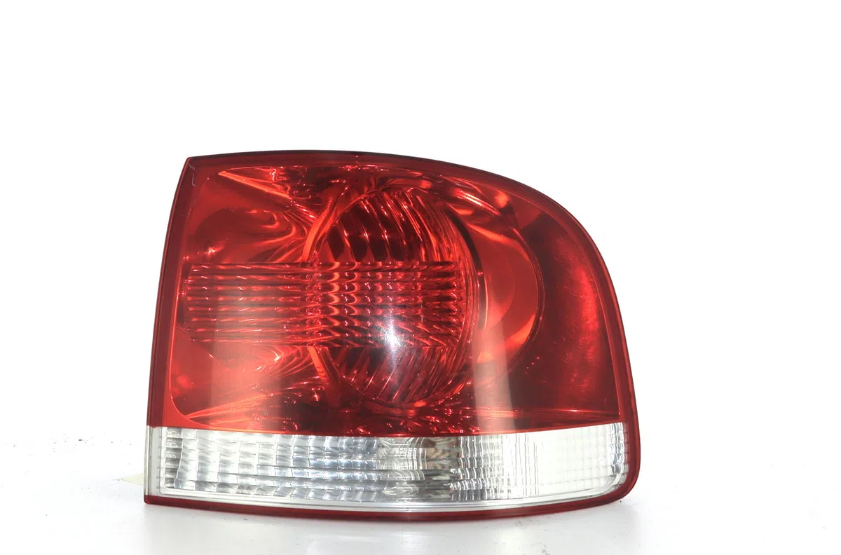 Feu arrière droit Volkswagen TOUAREG (7LA, 7L6, 7L7) 3.0 v6 tdi (2004-2010) occasion