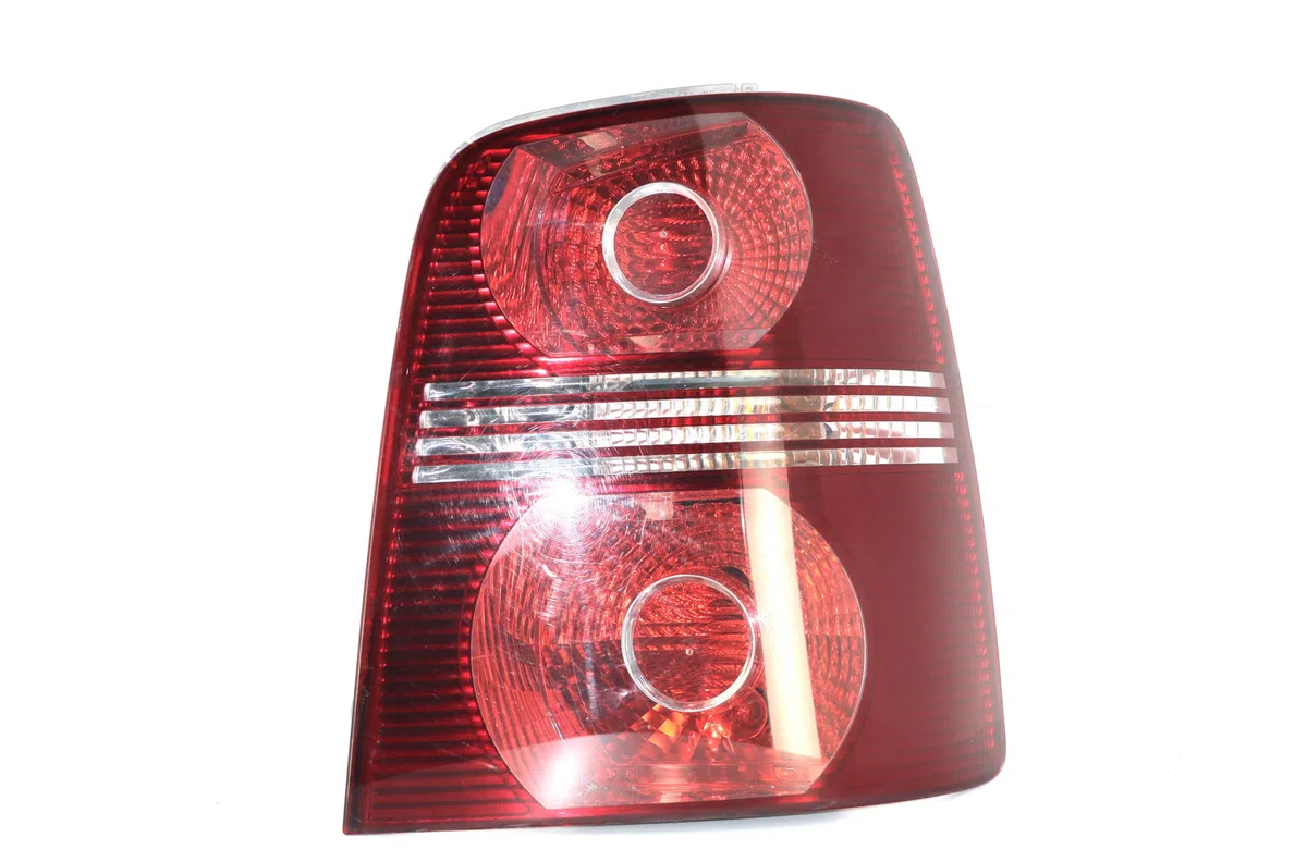Feu arrière droit Volkswagen TOURAN (1T1, 1T2) 1.9 tdi (2003-2004) occasion