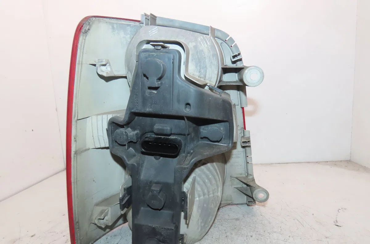 Feu arrière droit Volkswagen TOURAN (1T1, 1T2) 2.0 tdi 16v (2003-2010) 5 portes occasion