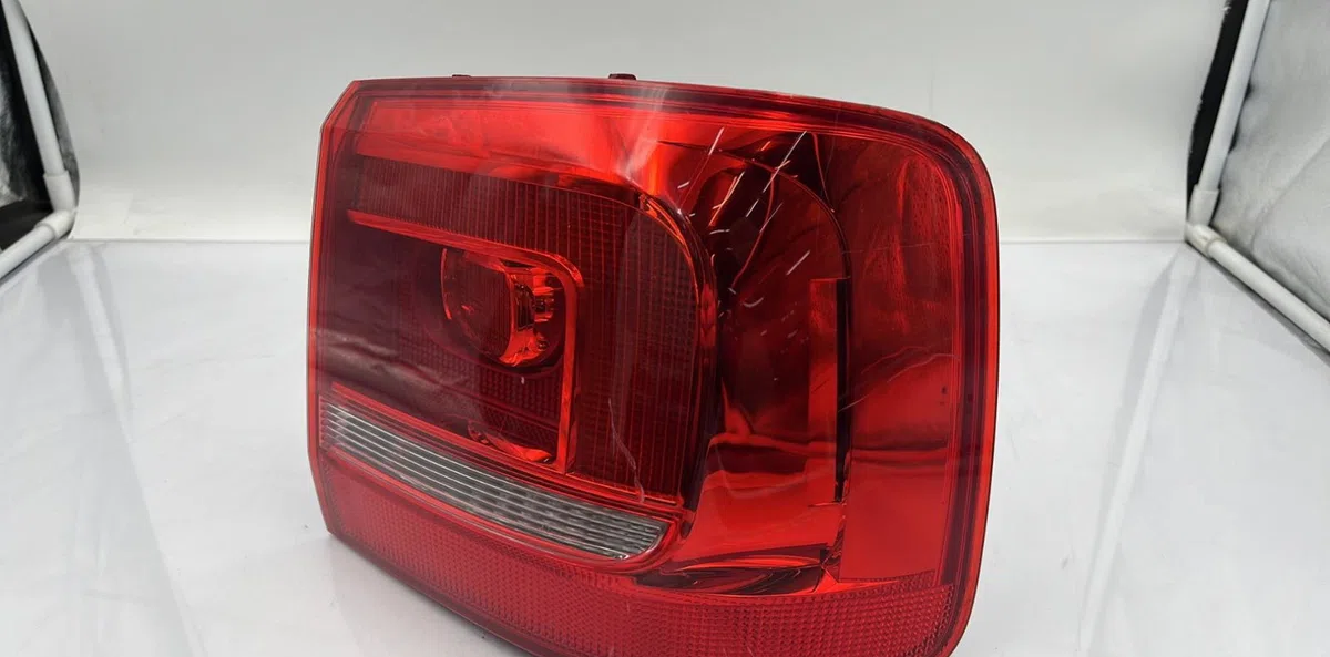 Feu arrière droit VOLKSWAGEN TOURAN 2 occasion