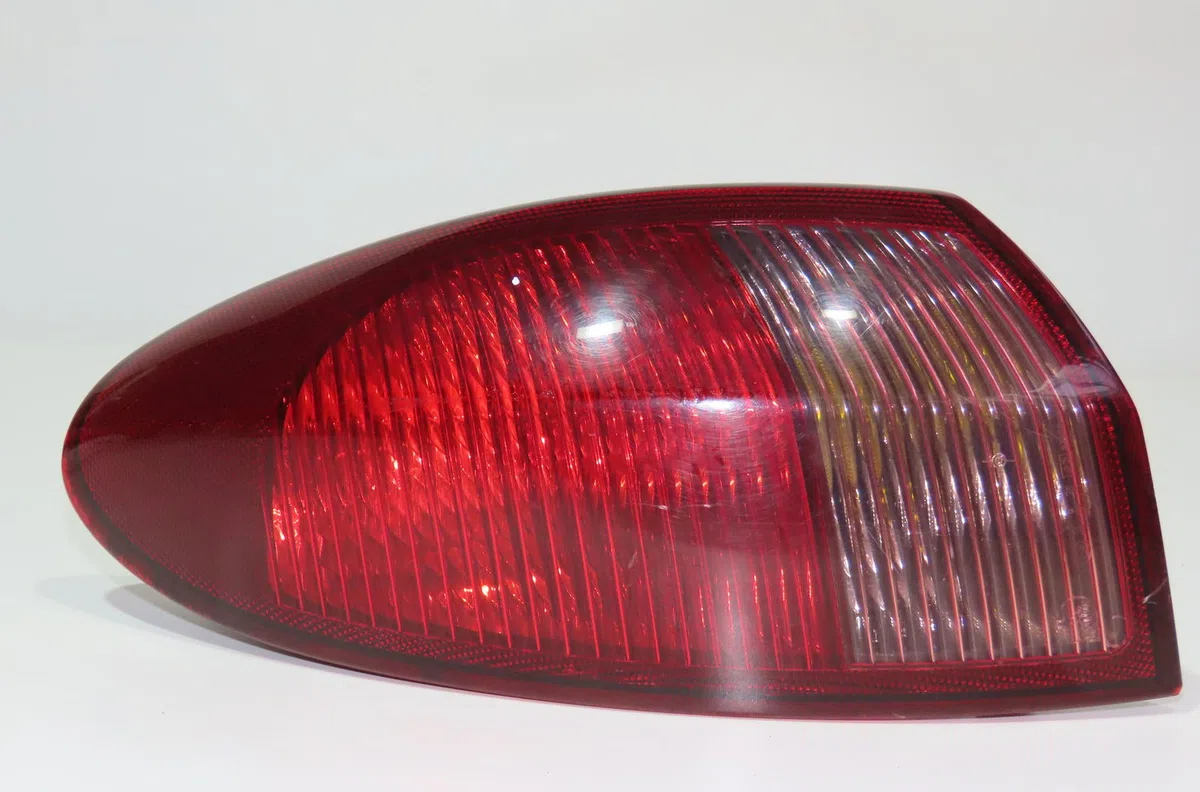 Feu arrière gauche Alfa romeo 147 (937_) 1.9 jtdm 16v (937.axn1b, 937.bxn1b) (2004-2010) occasion