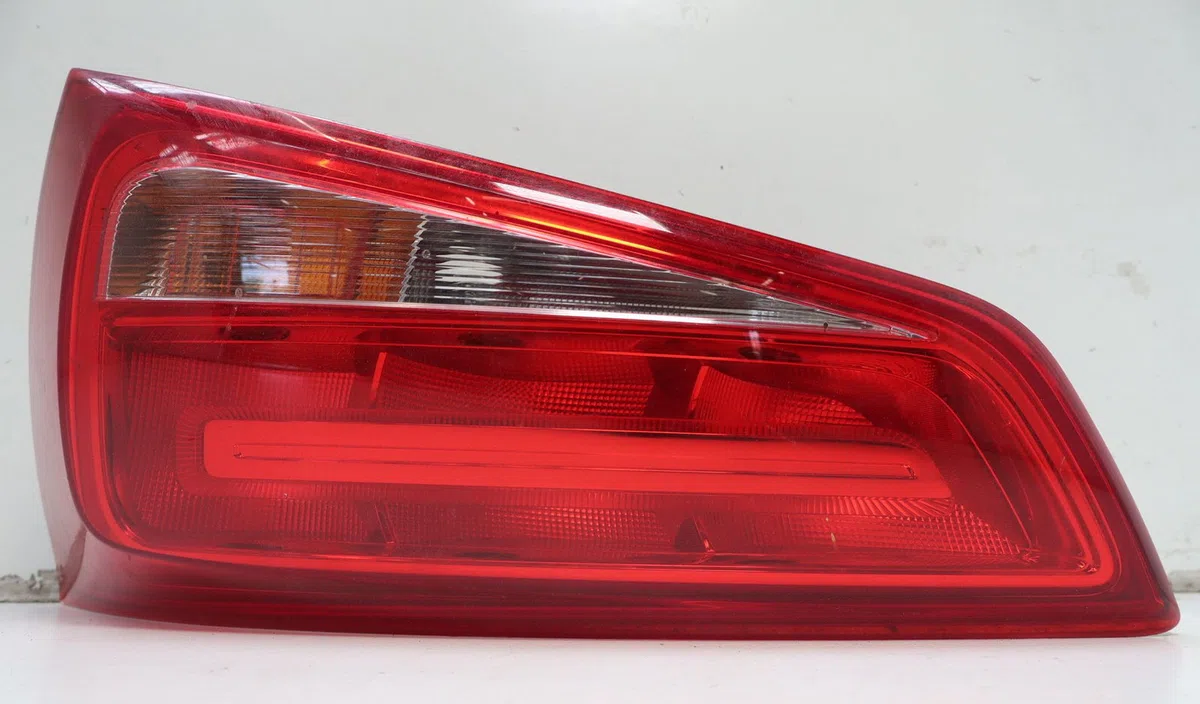 Feu arrière gauche Audi A1 Sportback (8XA, 8XF) 1.2 tfsi (2012-2015) occasion
