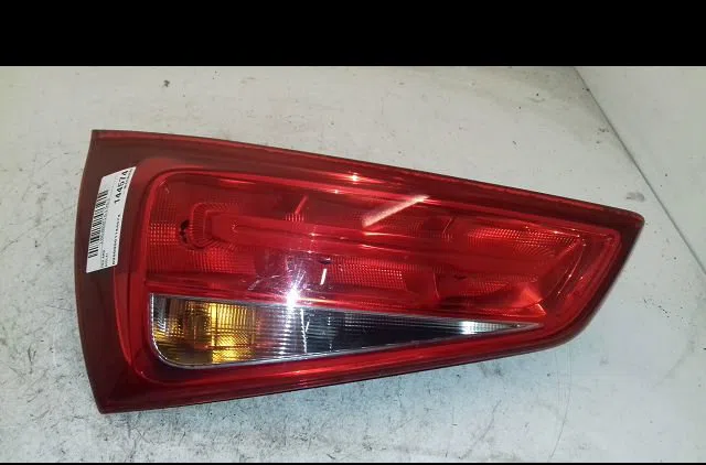 Feu arrière gauche Audi A1 Sportback (8XA, 8XF) 1.6 tdi (2011-2015) occasion