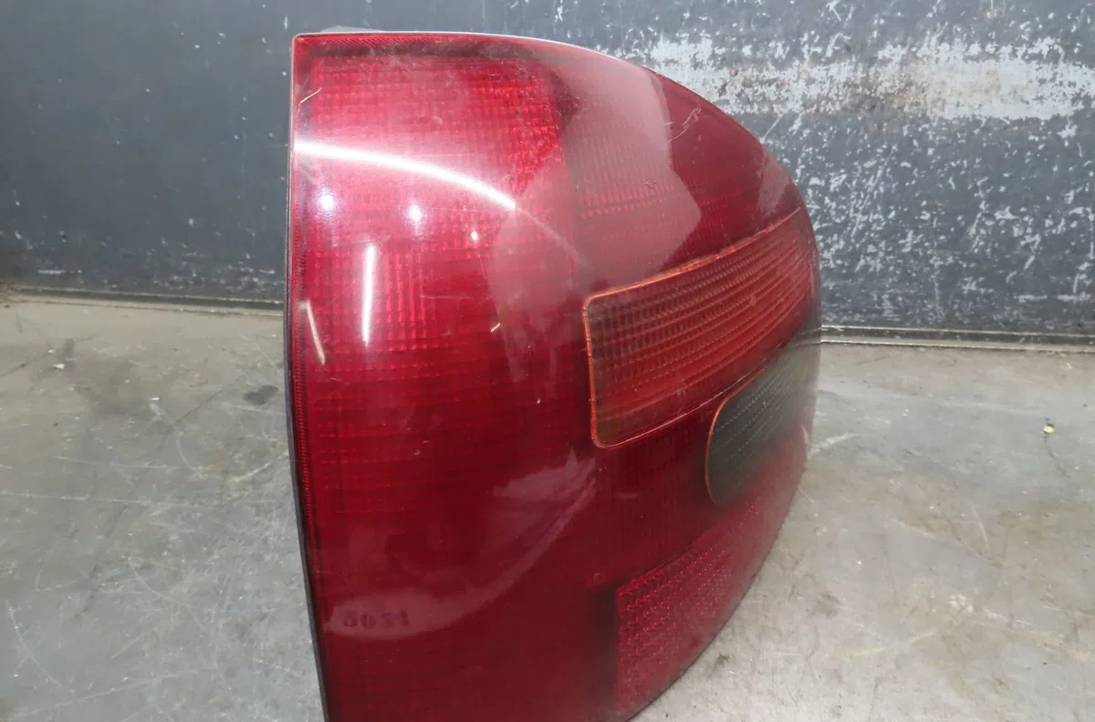 Feu arrière gauche Audi A3 (8L1) 1.9 tdi (1996-2001) occasion