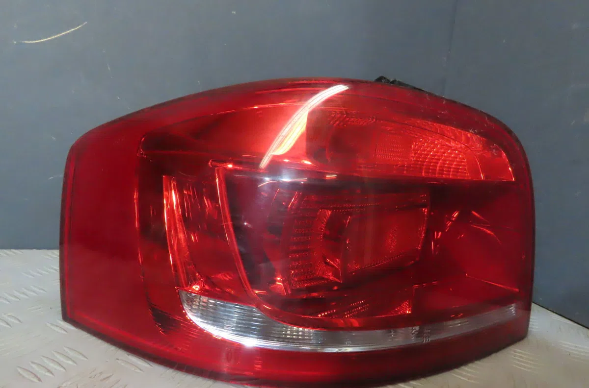 Feu arrière gauche Audi A3 (8P1) 1.6 tdi (2009-2012) occasion