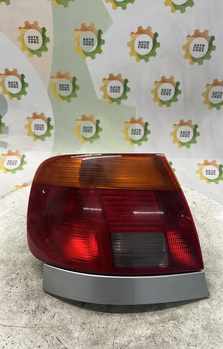 Feu arrière gauche AUDI A4 1 PHASE 1 occasion