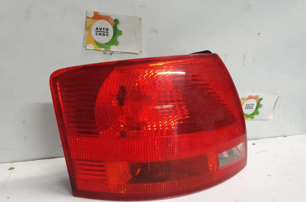 Feu arrière gauche AUDI A4 2 AVANT PHASE 2 BREAK occasion
