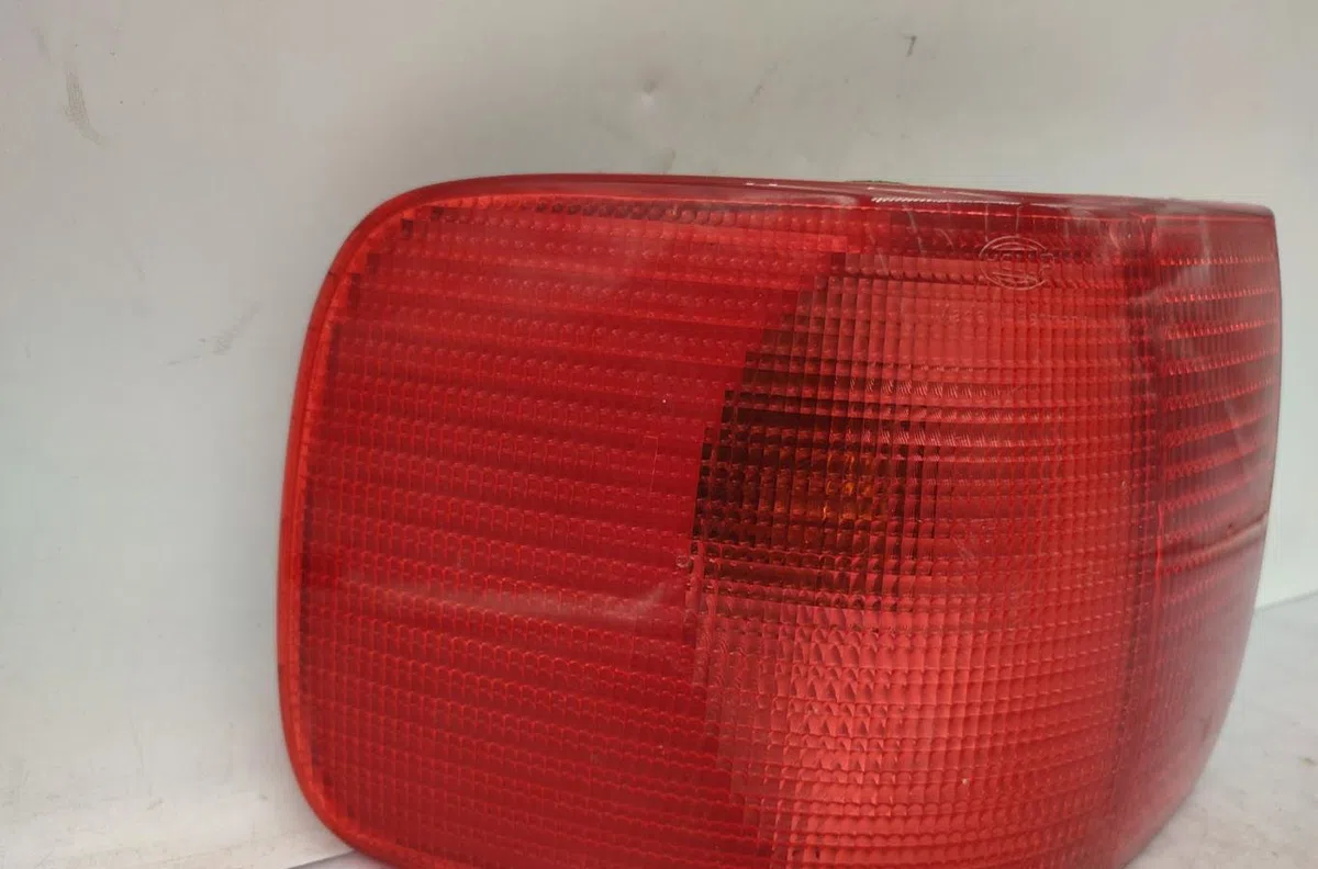Feu arrière gauche AUDI A6 1 occasion