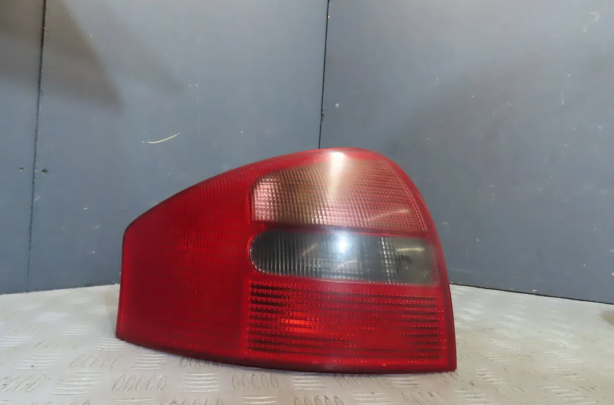 Feu arrière gauche Audi A6 C5 (4B2) 2.5 tdi (1997-2005) occasion