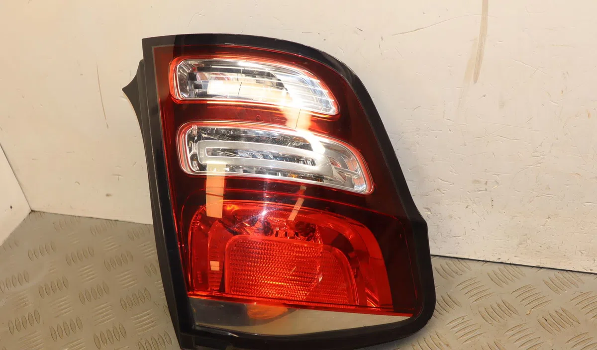 Feu arrière gauche Citroen C3 II (SC_) 1.6 hdi 115 (2012) occasion