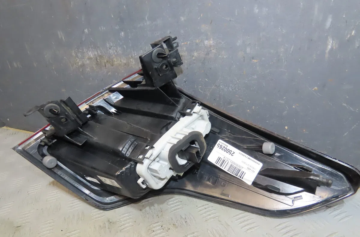 Feu arrière gauche Citroen C4 PICASSO I Monospace (UD_) 1.6 hdi 110 (2010-2013) 5 portes occasion