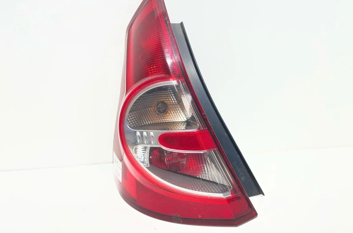 Feu arrière gauche Dacia SANDERO 1.4 mpi lpg (2009) occasion