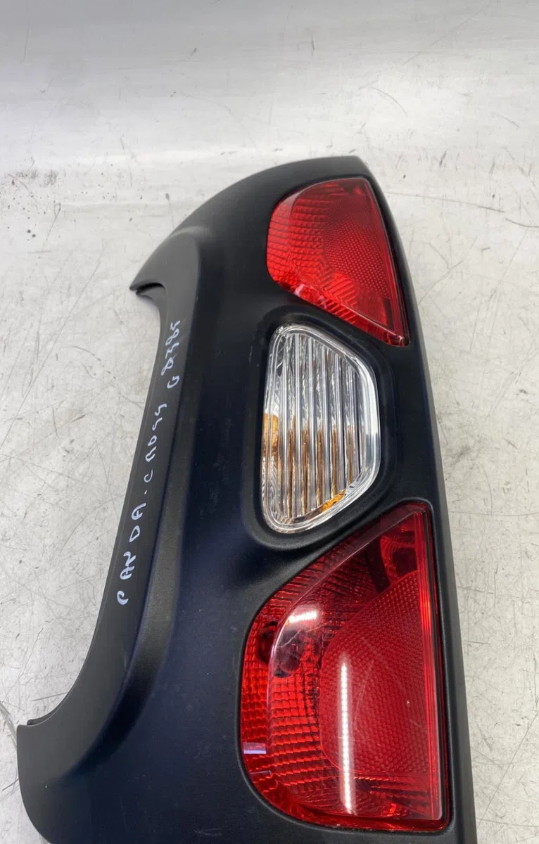 Feu arrière gauche Fiat PANDA (312_, 319_) 0.9 4x4 (312pxr2b) (2014) occasion