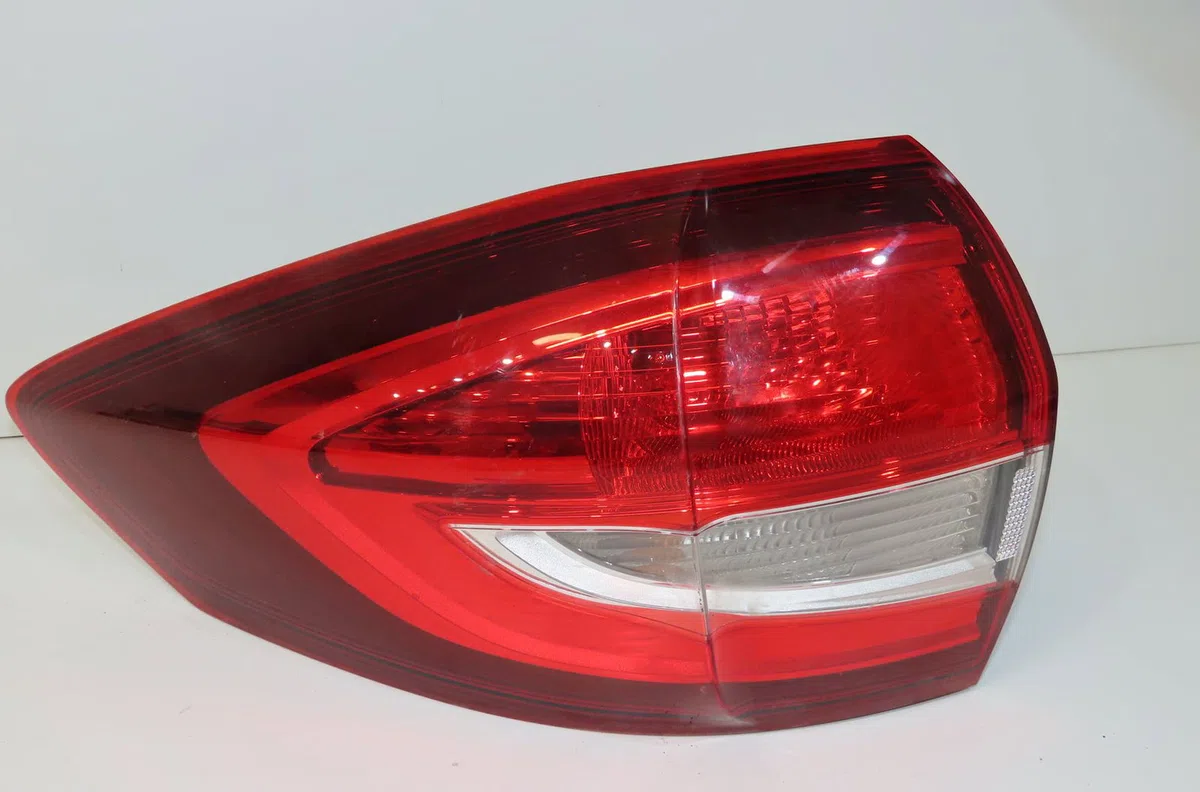 Feu arrière gauche Ford C-MAX II (DXA-CB7, DXA-CEU) 1.5 tdci (2015-2019) occasion