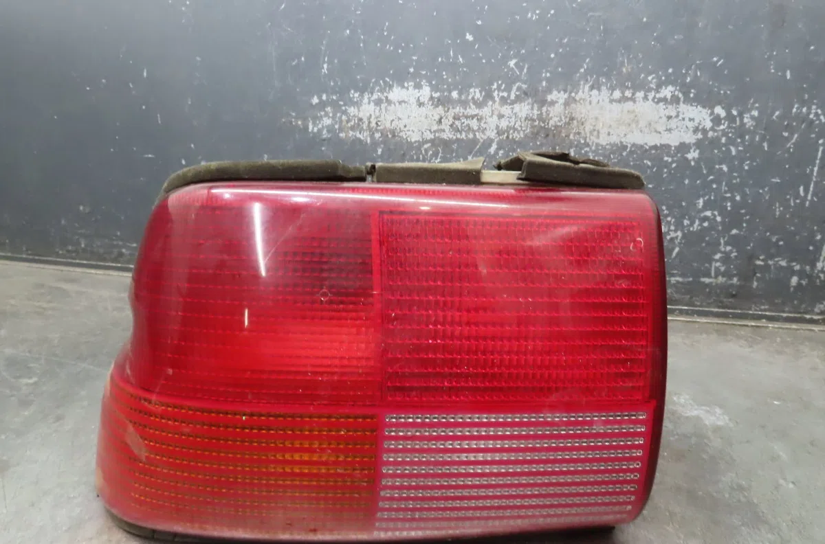 Feu arrière gauche Ford ESCORT VI (GAL, AAL, ABL) 1.8 turbo d (1995-1998) occasion