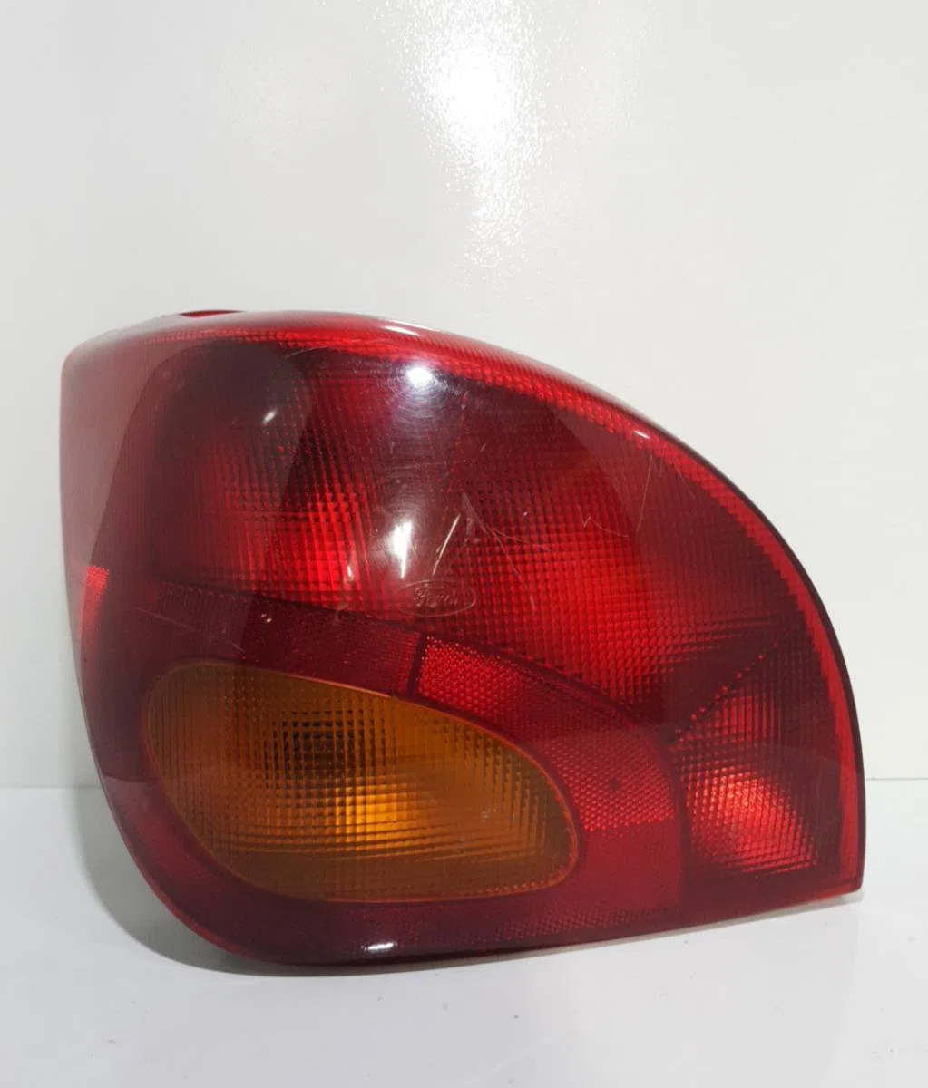 Feu arrière gauche FORD FIESTA 4 PHASE 1 occasion