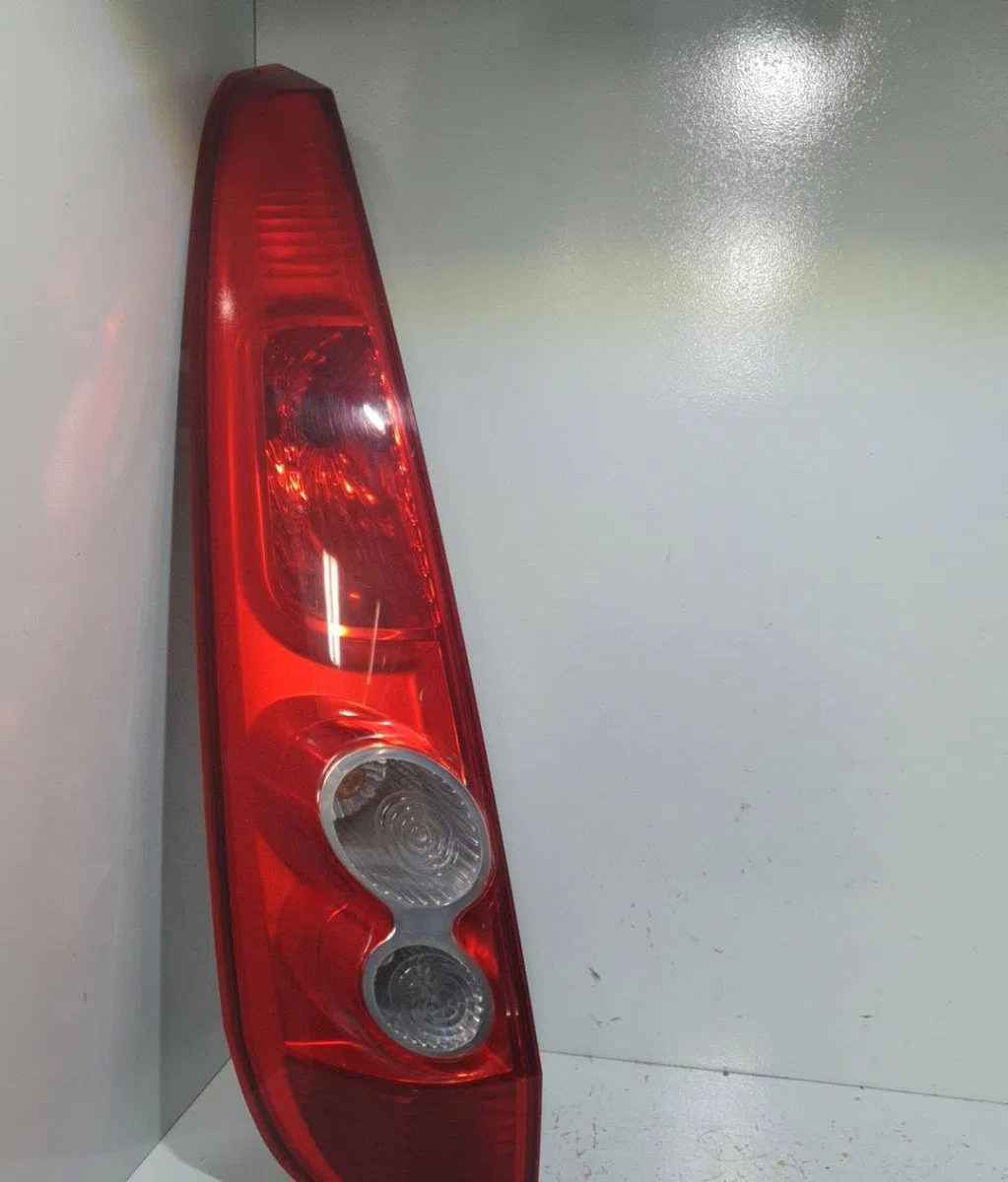 Feu arrière gauche FORD FIESTA 5 PHASE 2 occasion
