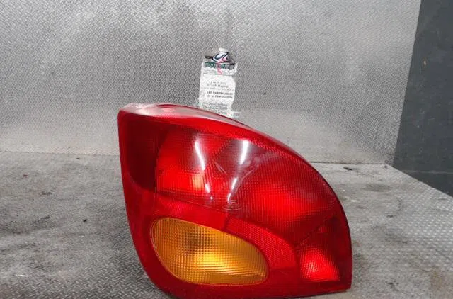 Feu arrière gauche Ford FIESTA IV (JA_, JB_) 1.25 i 16v (1995-2002) 5 portes occasion