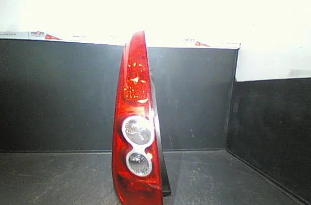 Feu arrière gauche Ford FIESTA V (JH_, JD_) 1.4 tdci (2001-2008) 5 portes occasion