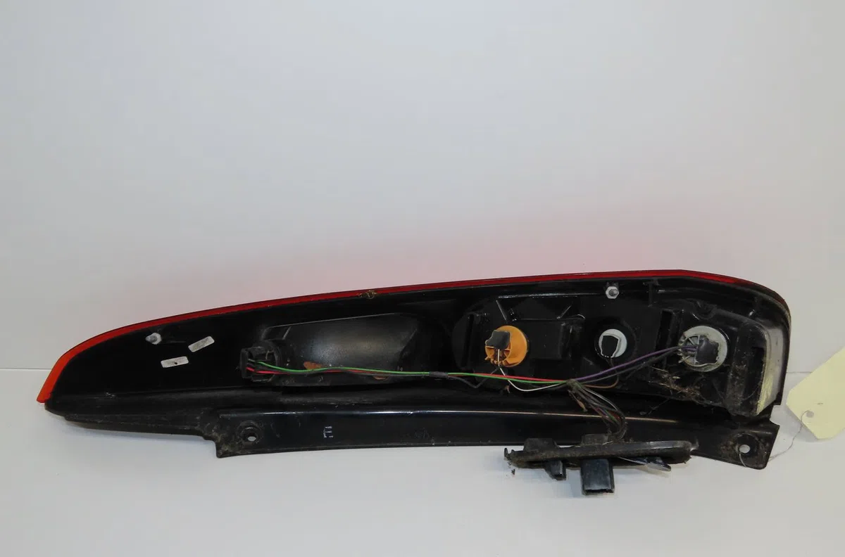 Feu arrière gauche Ford FIESTA V (JH_, JD_) 1.4 tdci (2001-2008) 5 portes occasion