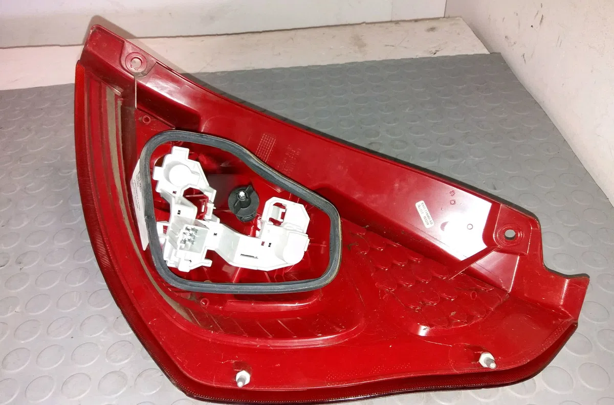 Feu arrière gauche Ford FIESTA VI (CB1, CCN) 1.6 tdci (2008-2012) occasion