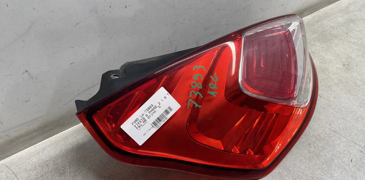 Feu arrière gauche Ford FIESTA VI (CB1, CCN) 1.6 tdci (2008-2012) occasion
