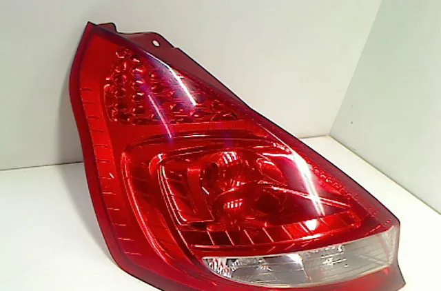 Feu arrière gauche FORD FIESTA VI Phase 1 10-2008--11-2012 1.4 TDCI 68ch occasion