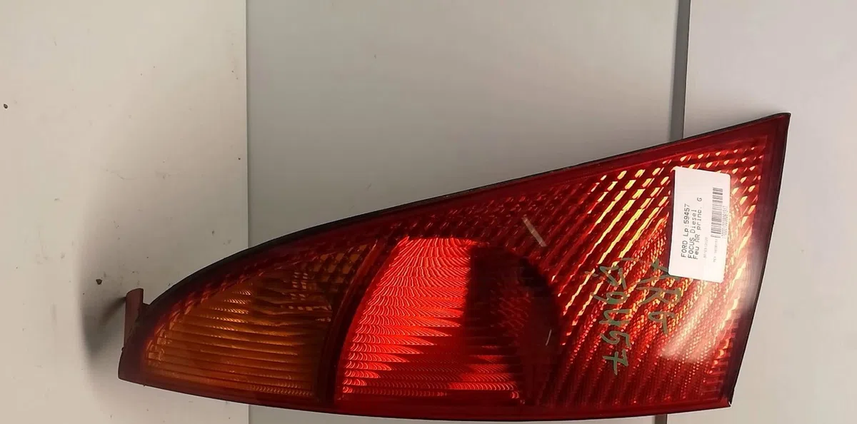 Feu arrière gauche Ford FOCUS I (DAW, DBW) 1.8 turbo di - tddi (1998-2004) occasion