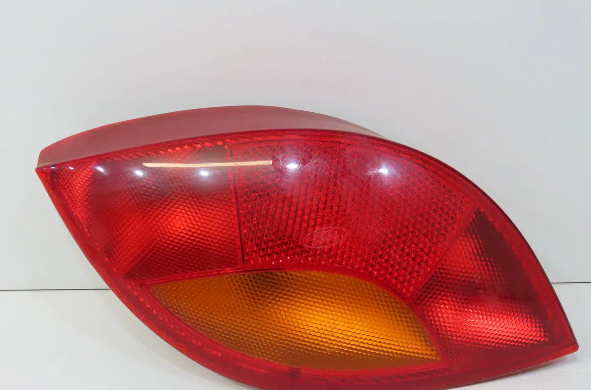 Feu arrière gauche Ford KA (RB_) 1.3 i rocam (2002-2008) 3 portes occasion