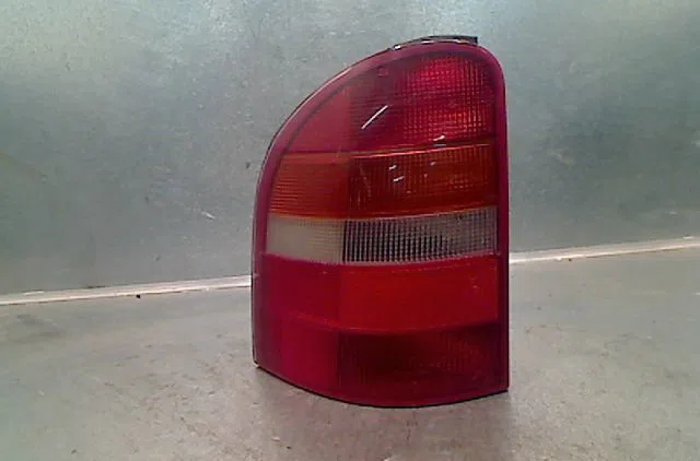 Feu arrière gauche FORD MONDEO 1995 occasion