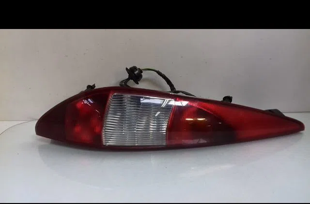 Feu arrière gauche Ford MONDEO III Clipper (BWY) 2.0 tdci (2001-2007) occasion