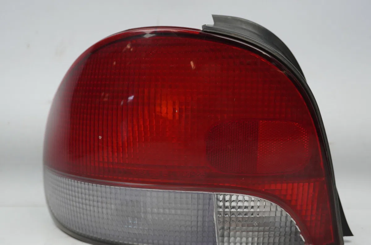 Feu arrière gauche Hyundai PONY I (X-3) 1.3 i 12v (1994-2000) occasion