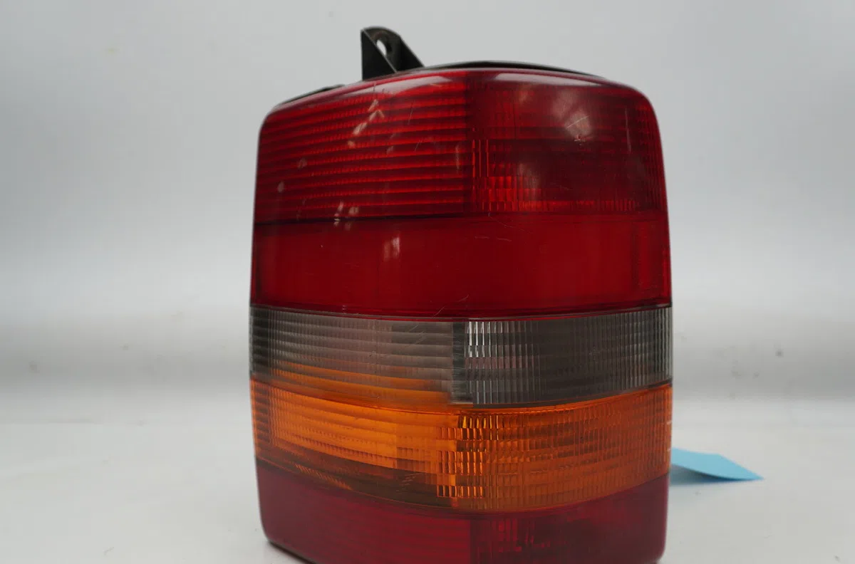 Feu arrière gauche Jeep GRAND CHEROKEE I (ZJ, ZG) 2.5 td 4x4 (z) (1995-1999) occasion