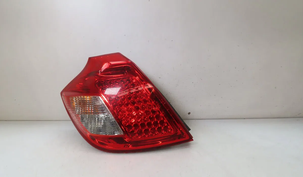 Feu arrière gauche Kia CEE'D 3-5 portes (ED) 1.6 crdi 115 (2006-2012) occasion