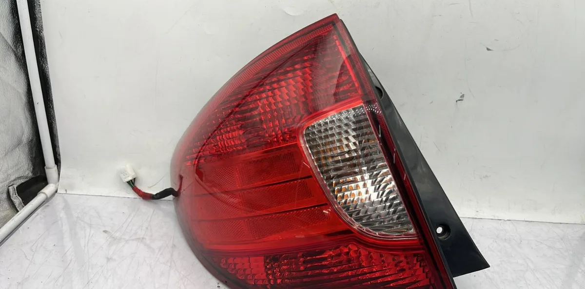 Feu arrière gauche KIA RIO 1 BREAK occasion