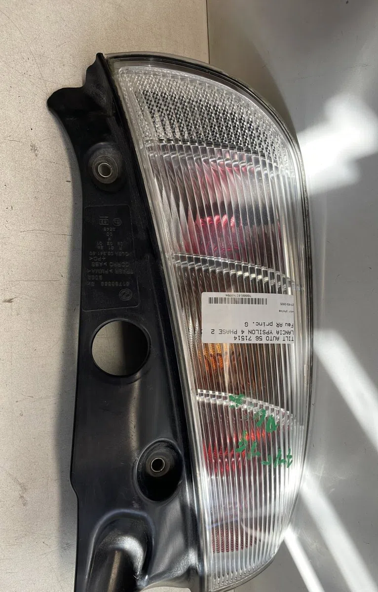 Feu arrière gauche Lancia YPSILON (843_) 1.4 (843.axg1a) (2006-2011) occasion