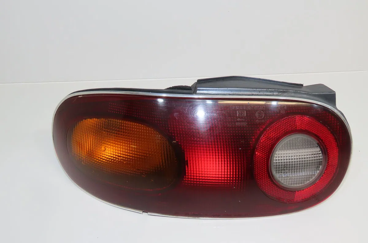 Feu arrière gauche Mazda MX-5 I (NA) 1.6 (na6c) (1990-1994) occasion