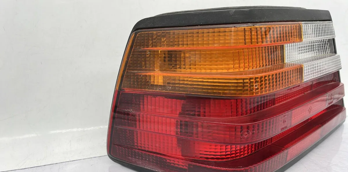 Feu arrière gauche MERCEDES 300 W124 PHASE 1 occasion