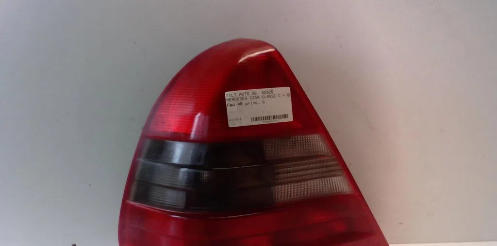 Feu arrière gauche Mercedes-benz CLASSE C (W202) C 250 d (202.125) (1993-2000) occasion