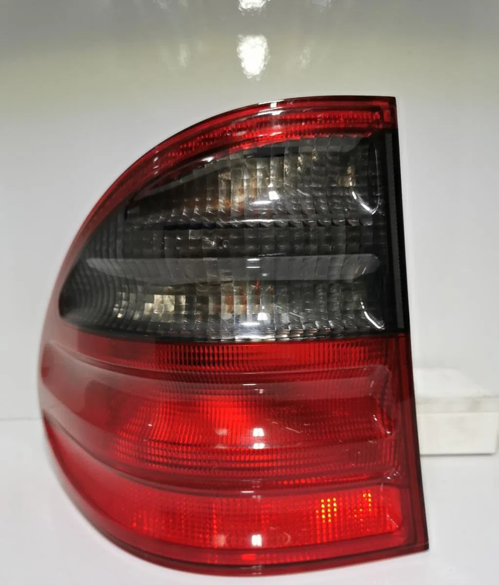 Feu arrière gauche MERCEDES CLASSE E 210 PHASE 2 BREAK occasion