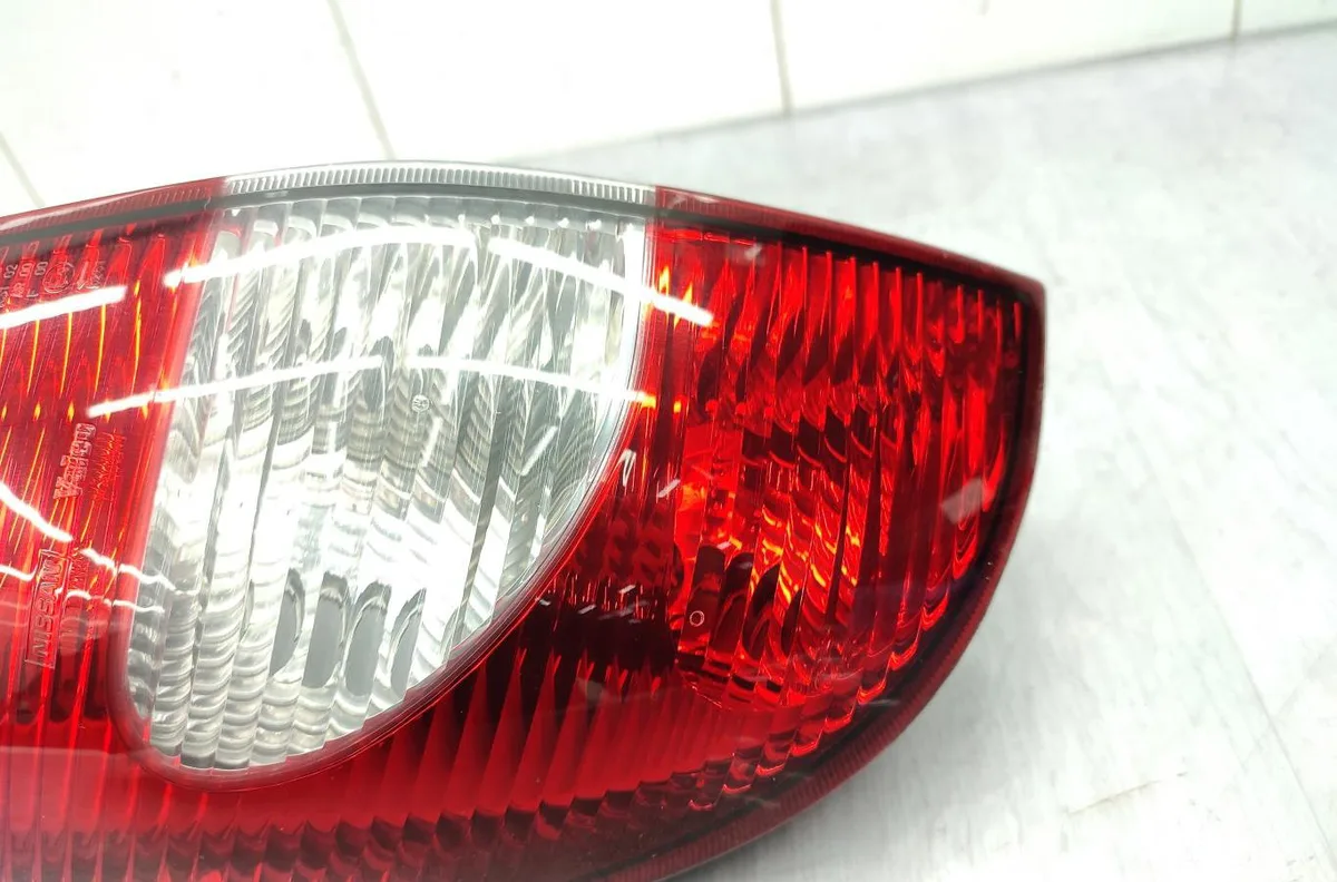 Feu arrière gauche NISSAN ALMERA TINO PHASE 2 occasion