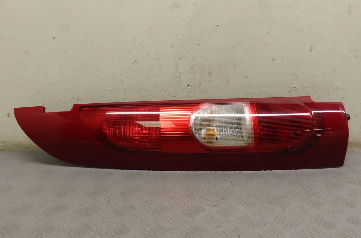 Feu arrière gauche Nissan KUBISTAR Camionnette (X76) 1.5 dci 70 (2005-2009) occasion