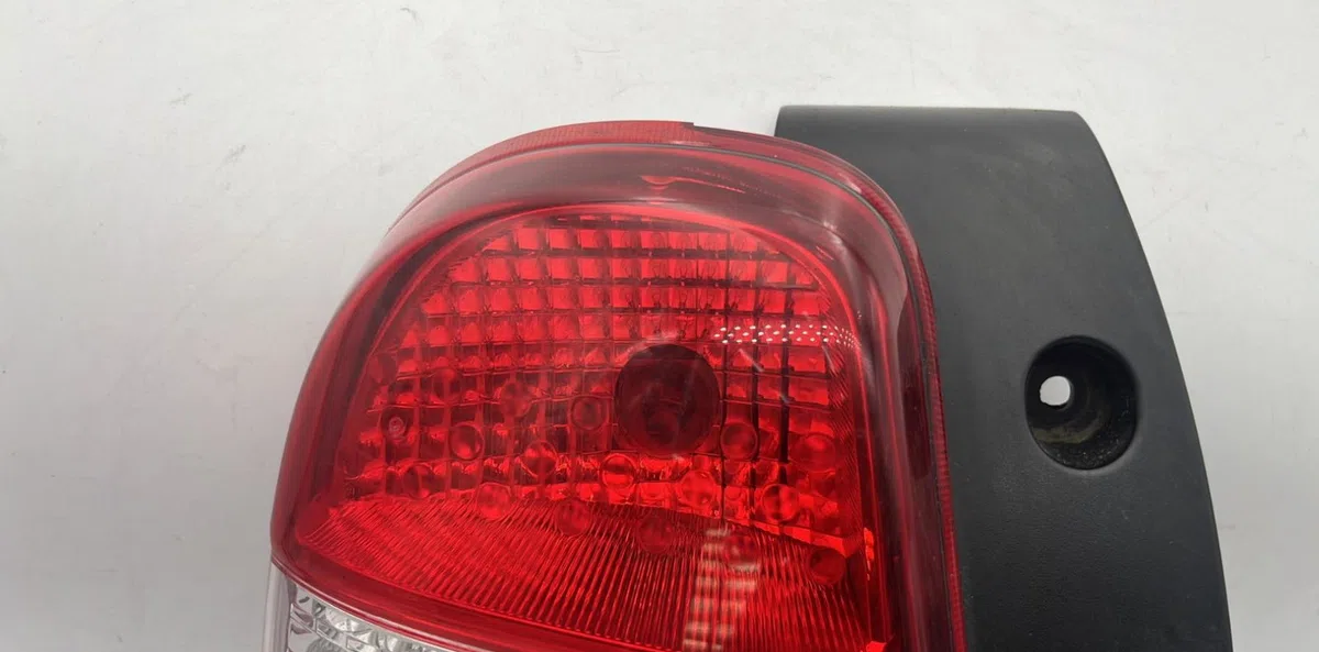 Feu arrière gauche NISSAN MICRA 4 PHASE 1 occasion