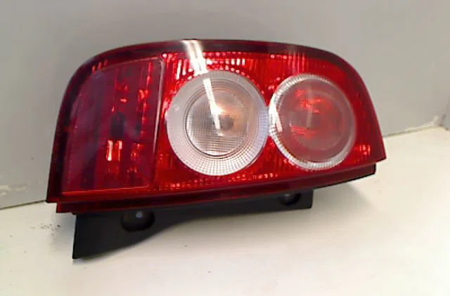 Feu arrière gauche NISSAN MICRA III 1.2i occasion
