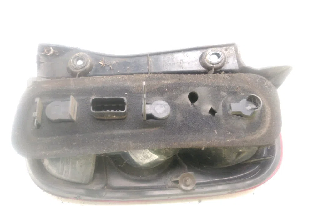 Feu arrière gauche Nissan MICRA III (K12) 1.4 16v (2003-2010) occasion