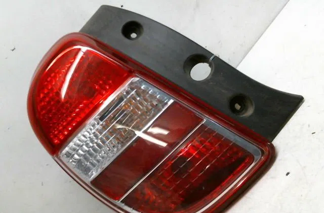 Feu arrière gauche Nissan MICRA IV (K13K) 1.2 (2010-2015) occasion