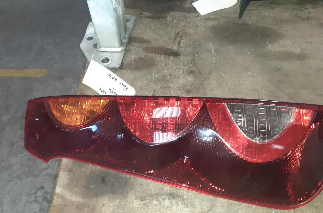 Feu arrière gauche Nissan NOTE (E11, NE11) 1.5 dci (2010-2012) occasion
